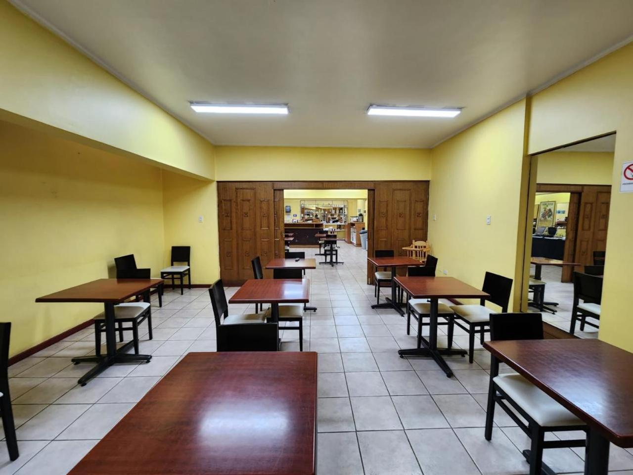 Hotel Gran Muso Los Ángeles Buitenkant foto